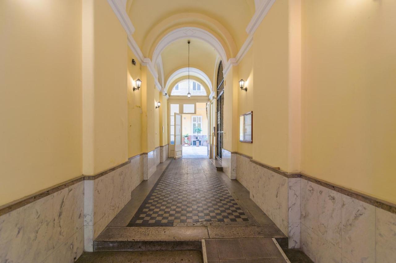 Music Academy Suite Cafe Vian Apartman Kft Budapest Kültér fotó